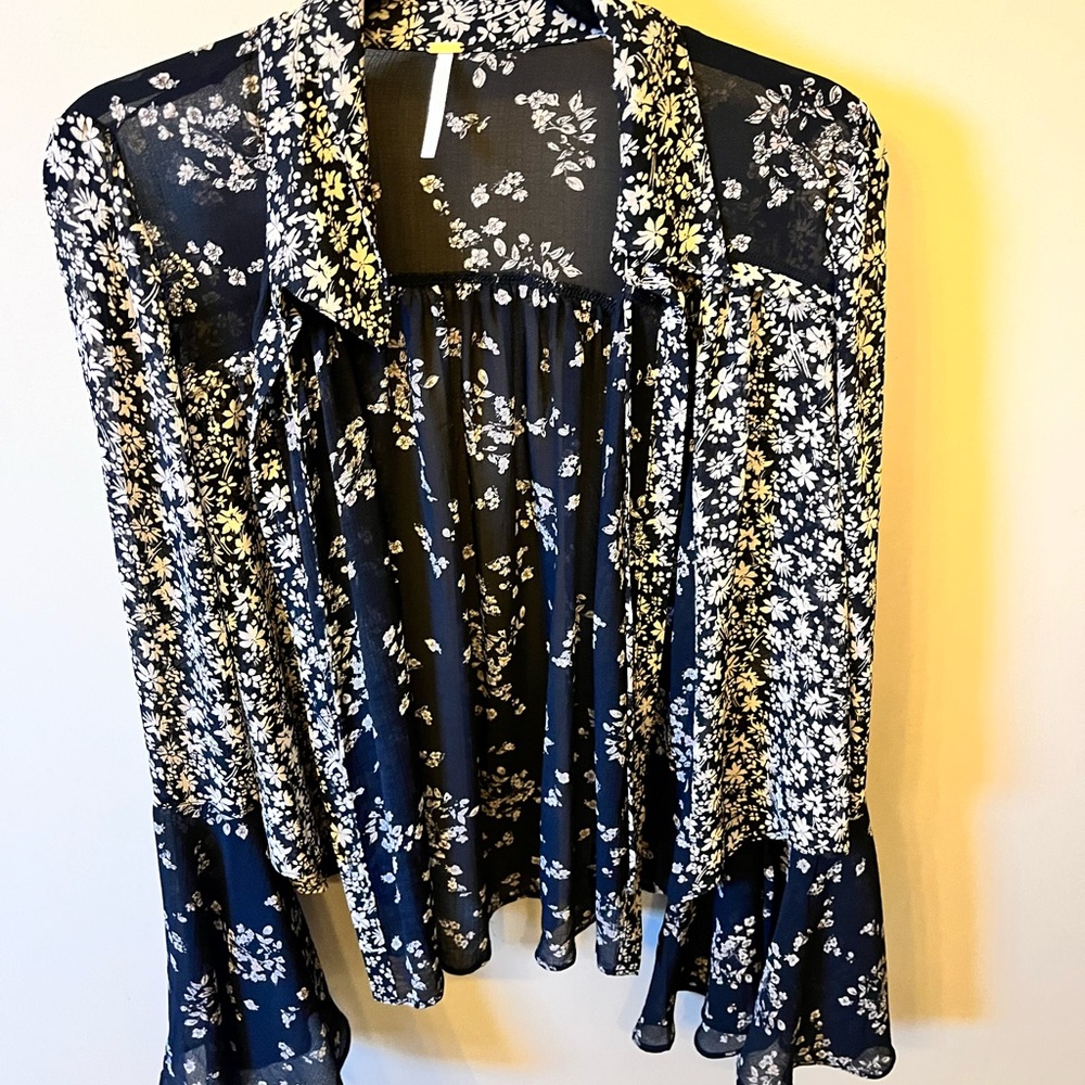 Free People black floral blouse xs flowy